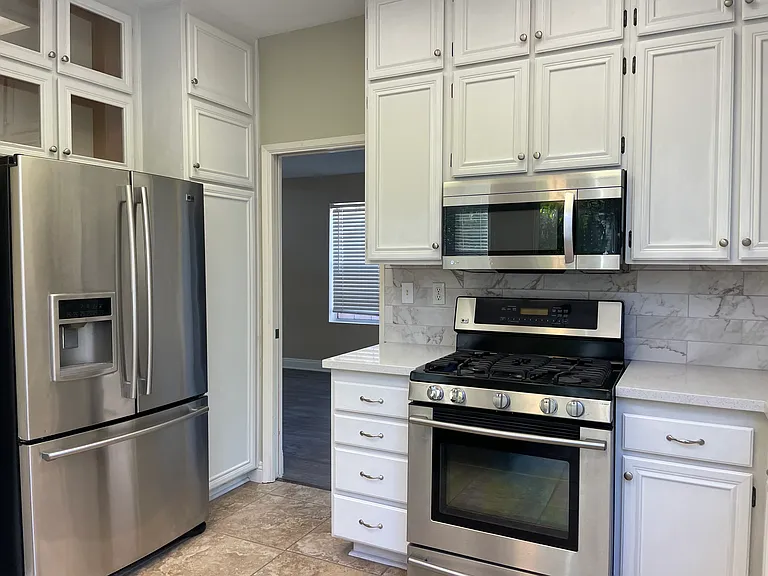 1586 Avenida Guillermo — Photo 3