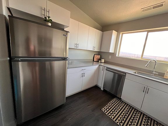 5th image of 128 N Lone Rock Dr