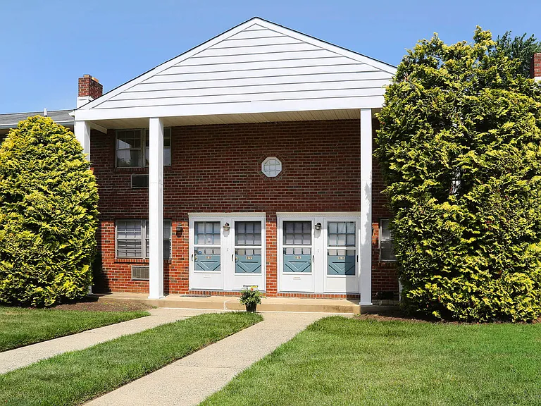 Brookview Manor Apartments, LLC — Photo 5