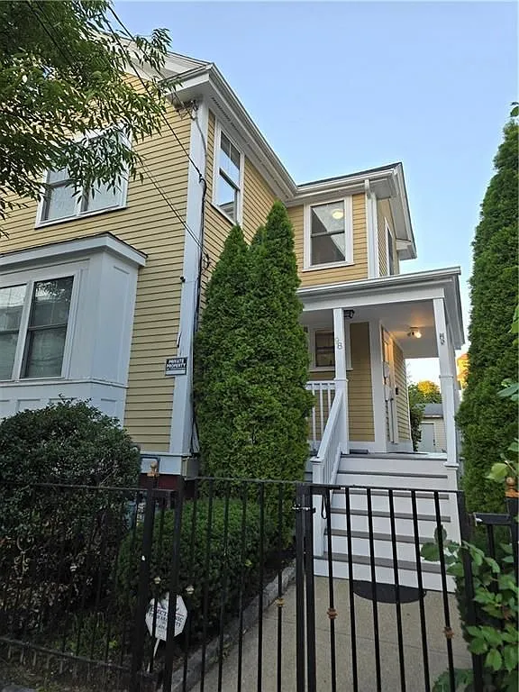 3 bed, 1.0 bath, 1224 sqft, $2,300 — Photo 1