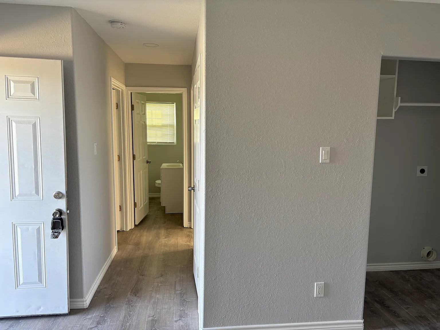 2 bed, 1.5 bath, 800 sqft, $1,200 — Photo 4