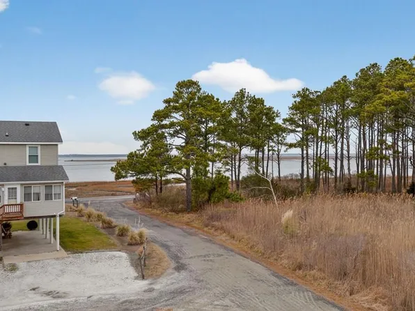 7518 Doe Bay Ln, Chincoteague, VA 23336