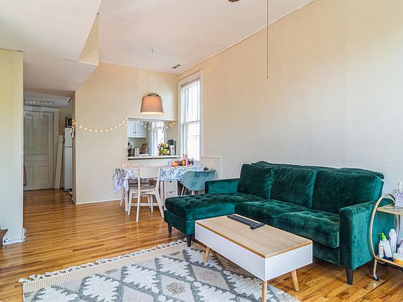 4th image of 1939 N Kenmore Ave #2