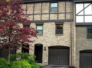 811 Newton Sq, Coraopolis, PA 15108