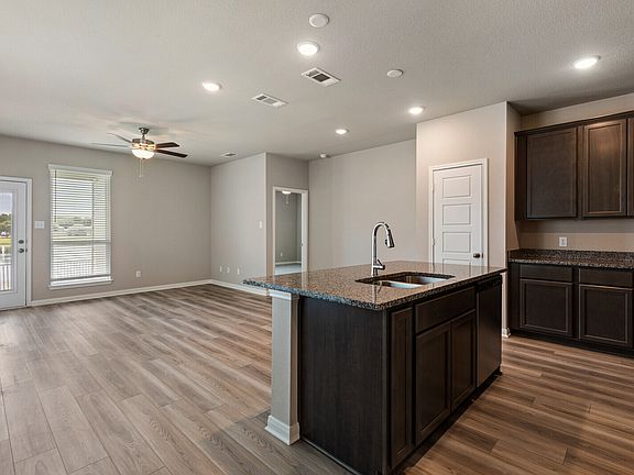 4th image of 1304 Elise Ave