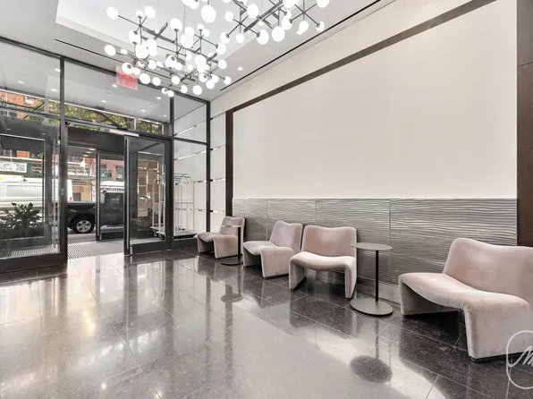 290 Third Avenue image 21 of 28