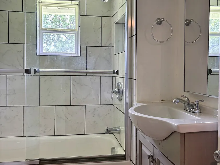 109 Westside Dr — Photo 8