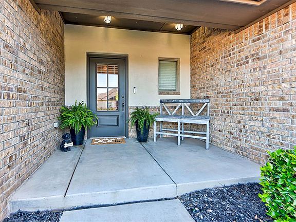 3rd image of 4117 Carmina Dr