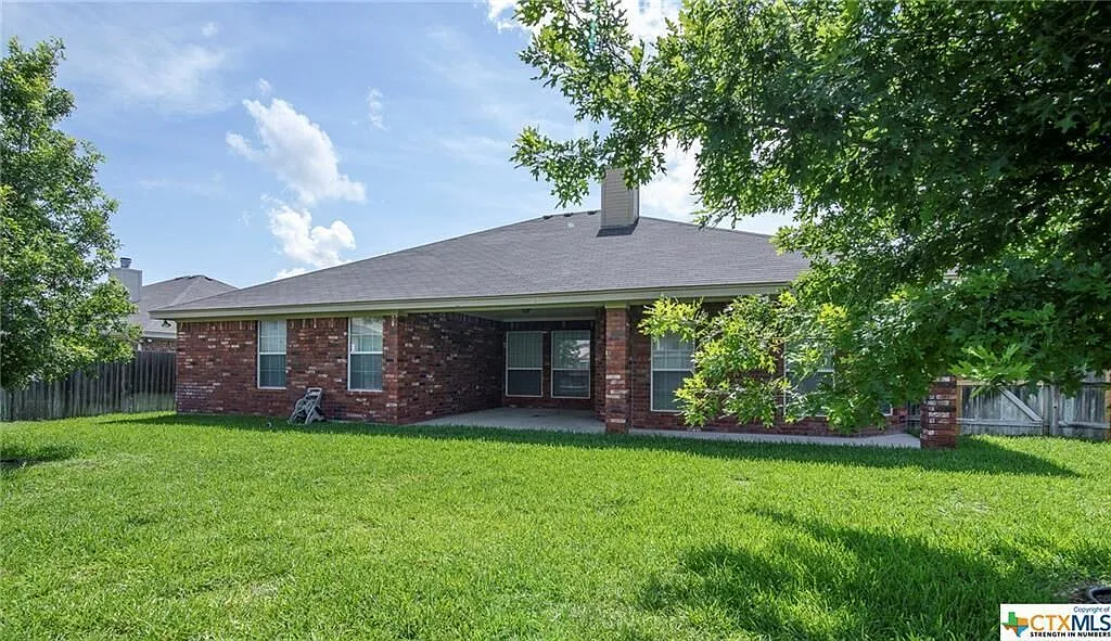 4 bed, 2.0 bath, 2020 sqft, $1,750 — Photo 3