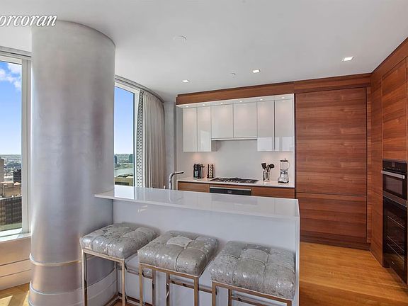 2nd image of 252 E 57th St #44B