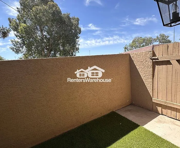 310 W Pontiac Dr #8 — Photo 16
