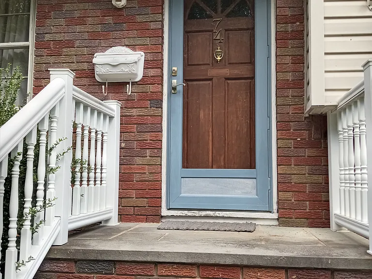 74 Roosevelt St — Photo 7
