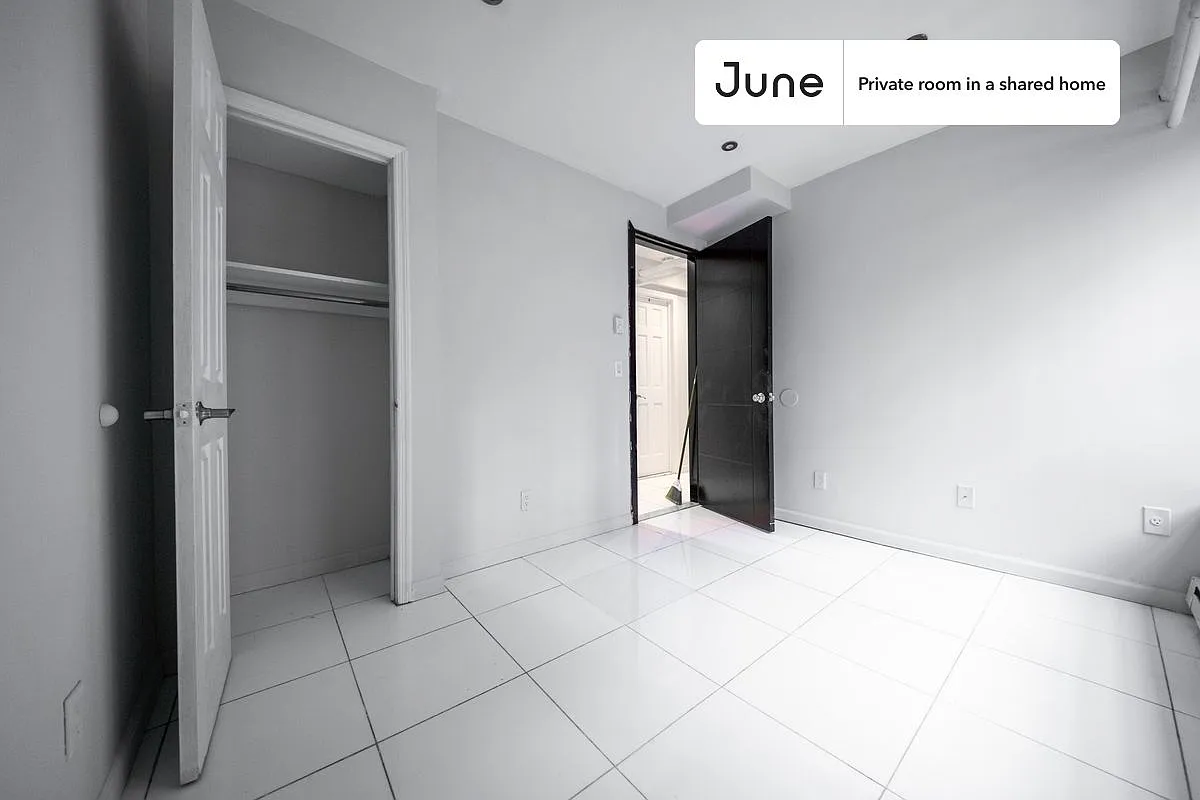 Twin bedroom in 5 bed/2 bath home in Upper West Side #1805 D — Photo 3