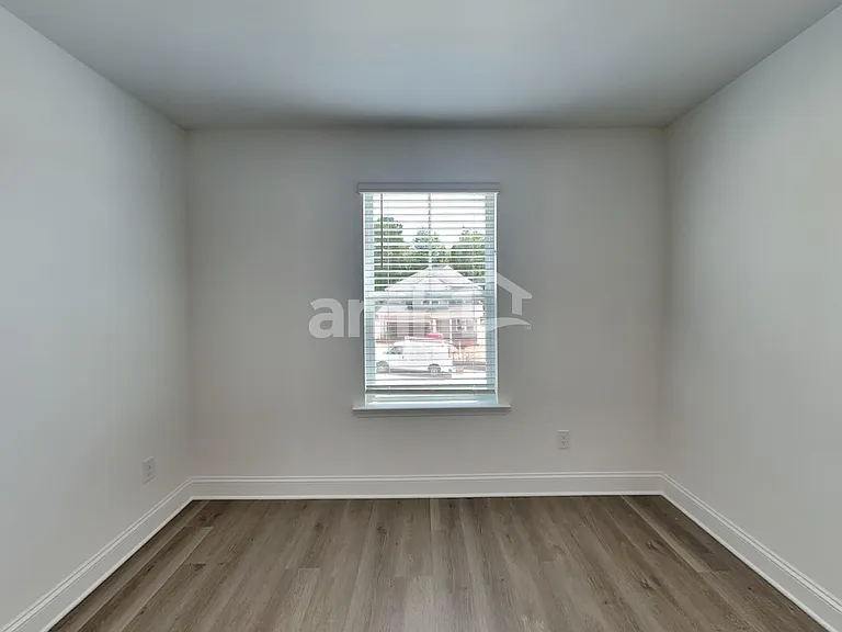 1112 Livengood Way — Photo 14