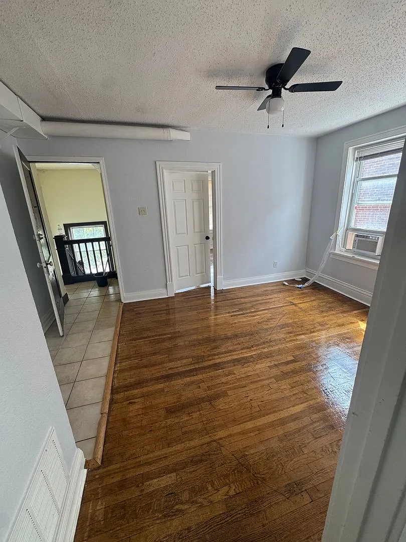 1817 Allen Ave — Photo 2