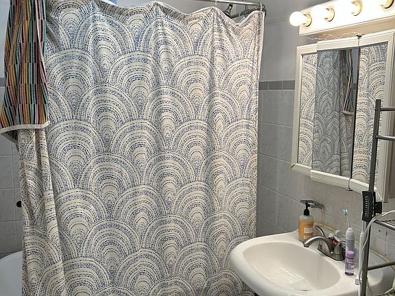 3rd image of 2325 W Haddon Ave APT 3R