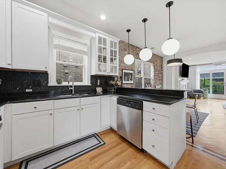 5302 N Winthrop Ave #4 — Photo 13