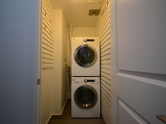 2nd image of 7171 Yonge St #616