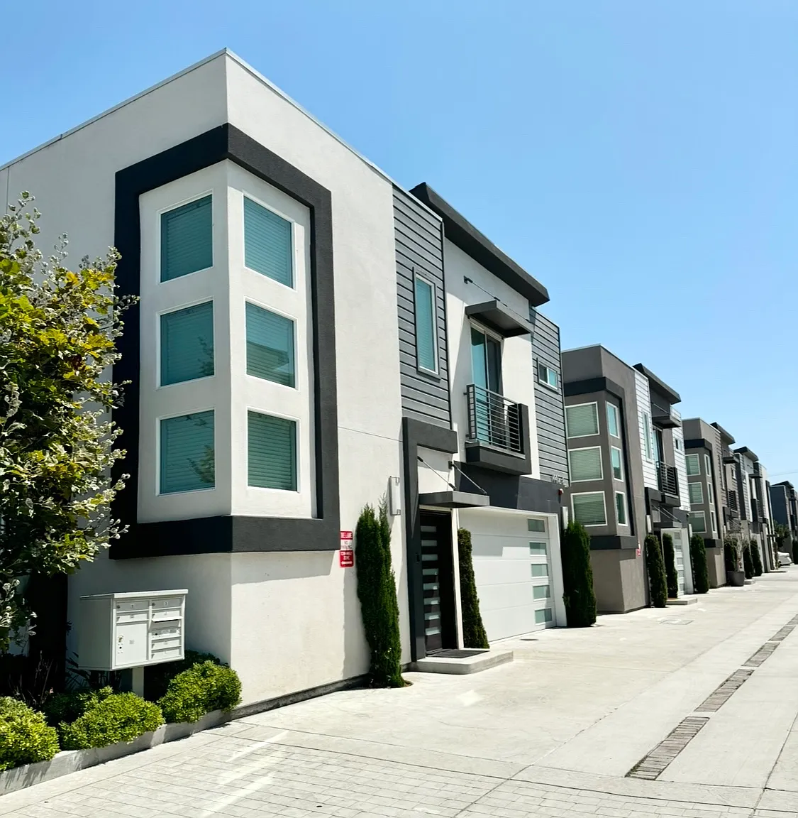 4 bed, 2.5 bath, 1670 sqft, $4,395 — Photo 1