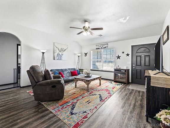4th image of 25445 E 93rd Pl S
