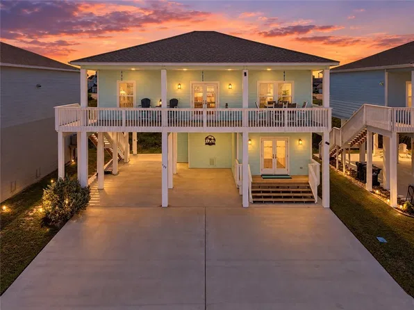 175 Paradise Dr, Rockport, TX 78382