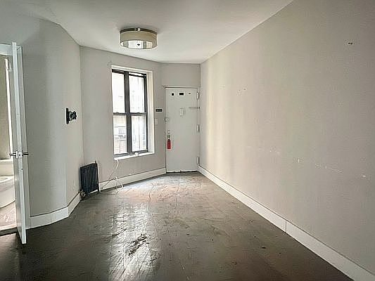 4th image of 234 E 116th St #9