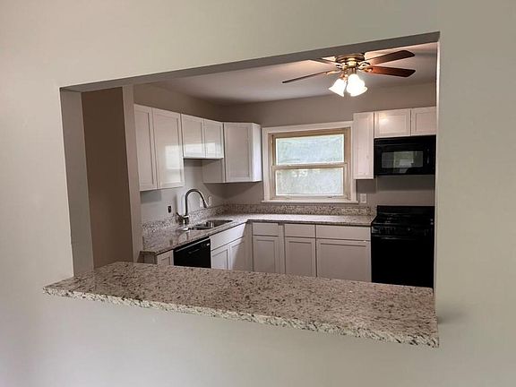 3rd image of 1461 Broadlawns Ln