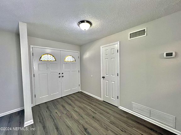 3rd image of 6506 MANHATTAN Drive