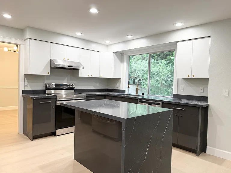 23820 SE 40th Pl — Photo 1