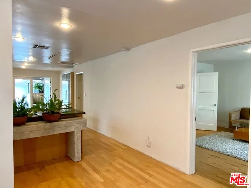 2 bed, 3.0 bath, 1448 sqft, $6,150 — Photo 4