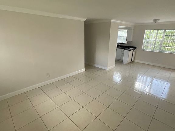 4th image of 11605-07 Canal Dr #9