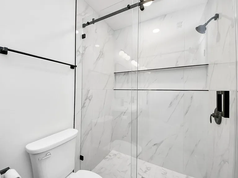 3305 Avenue R — Photo 11