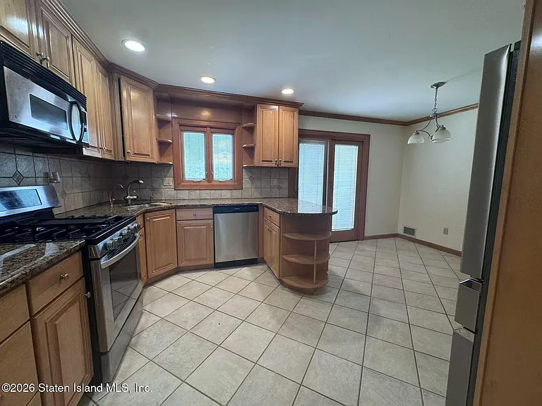 483 Barlow Ave — Photo 7