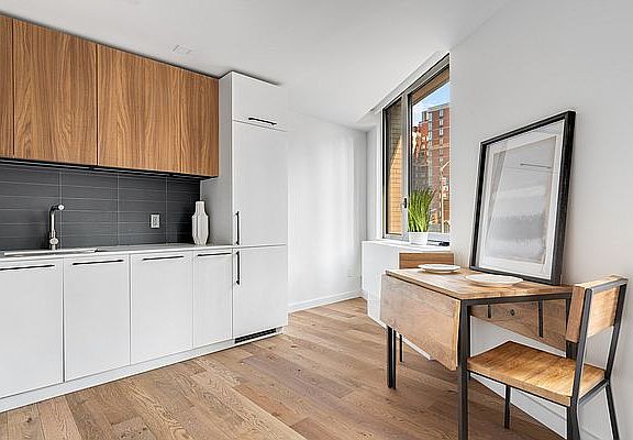 4th image of 445 W 35th St APT 3A
