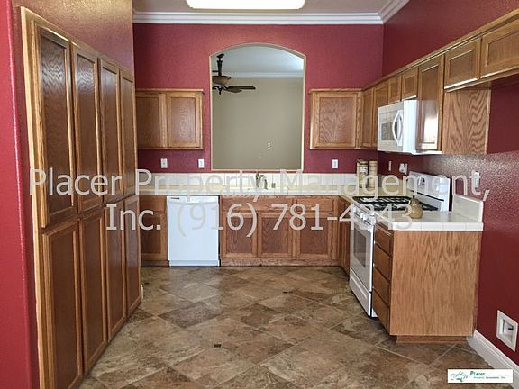 2nd image of 108 Amber Waves Ct