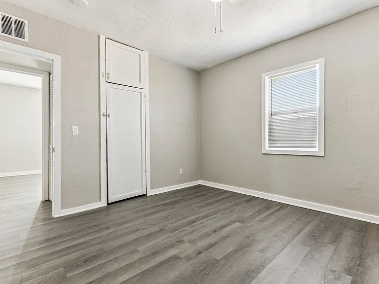 416 W 9th St #1 — Photo 13