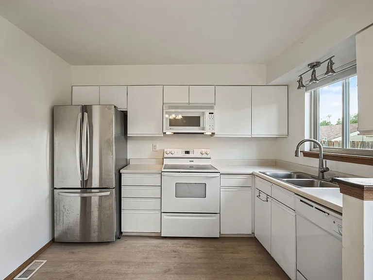 7941 Lexington Park Dr — Photo 9