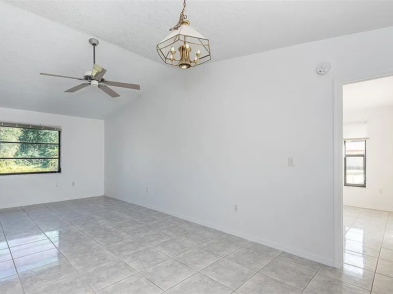 838 Jarvis St — Photo 10