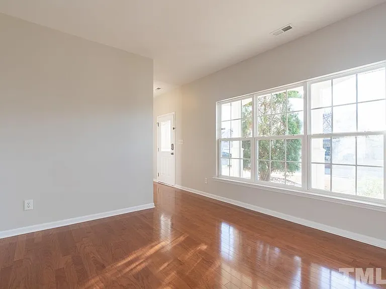 401 Wellspring Dr — Photo 3