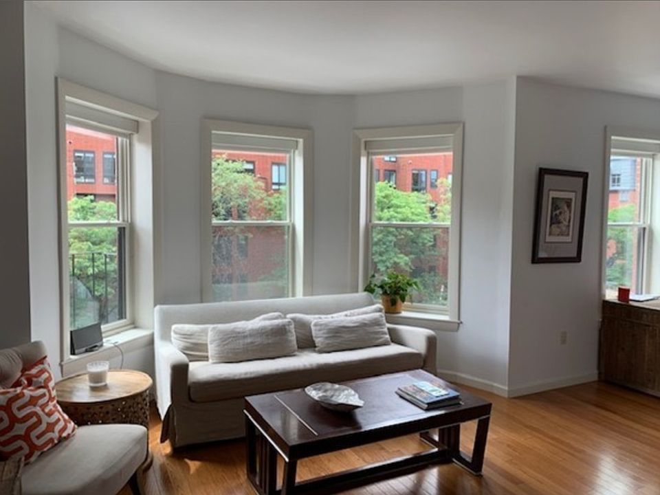 Living Room (prior tenant furniture)