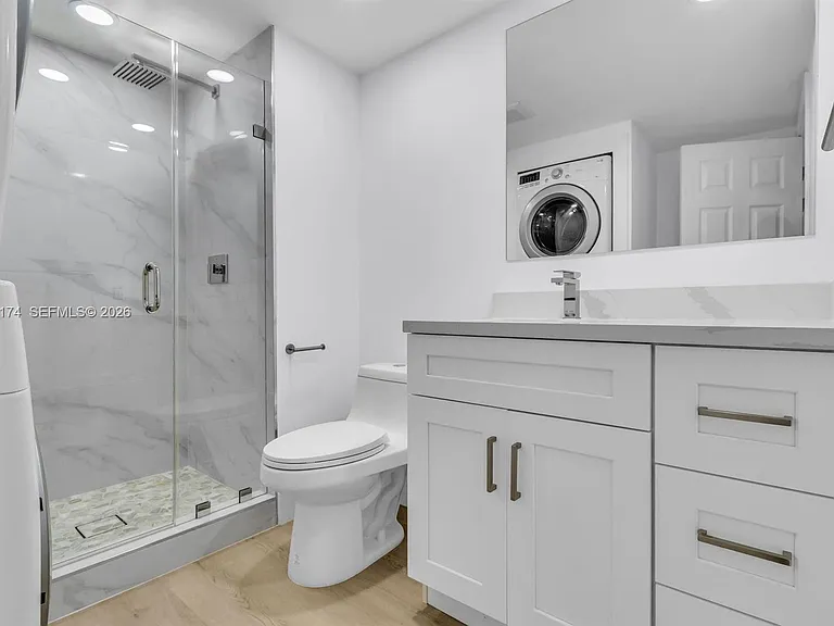 8535 Casa Del Lago #F — Photo 24
