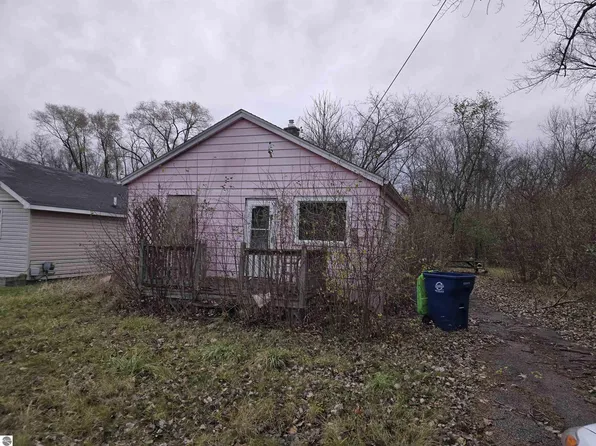 824 N 26th St, Saginaw, MI 48601