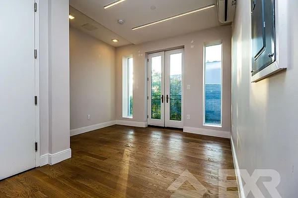 Rented by EXR | media 1