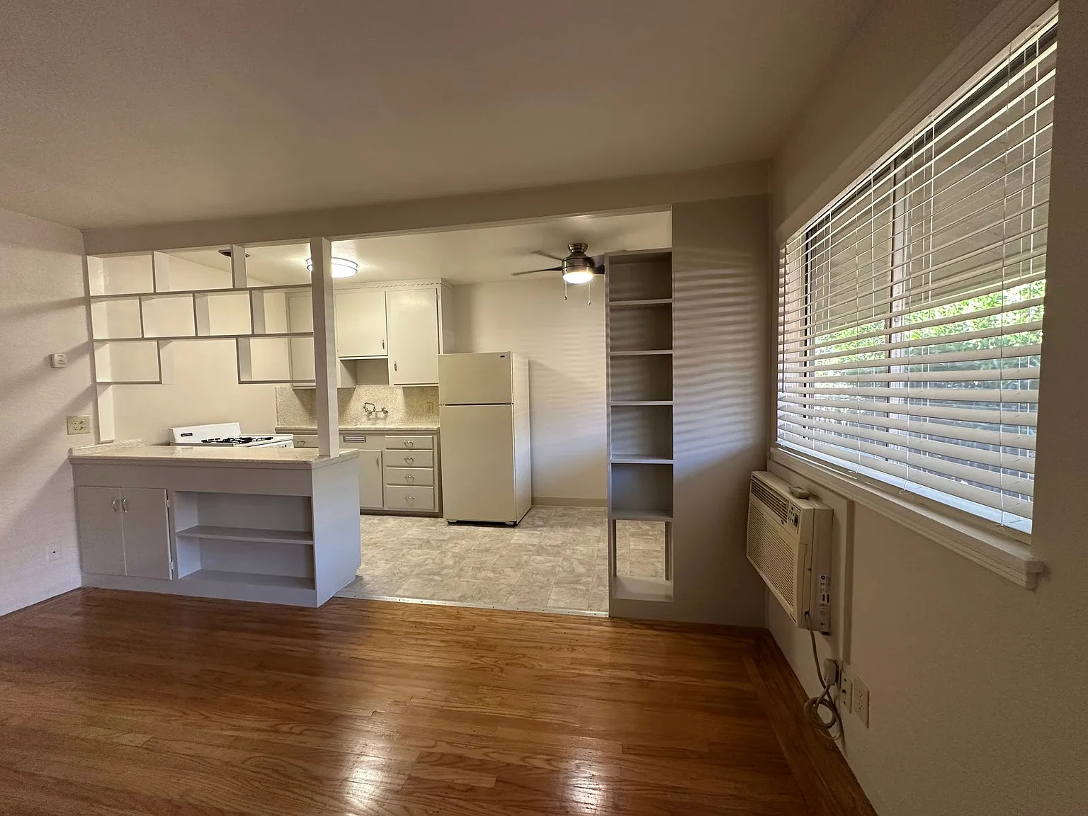 Fort Sutter Manor, Classic Midtown Living! — Photo 3