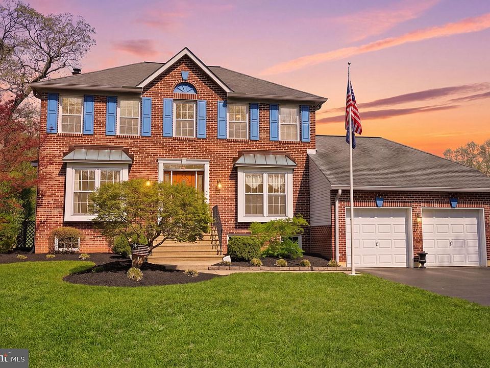 1st image of 327 Abbey Ln