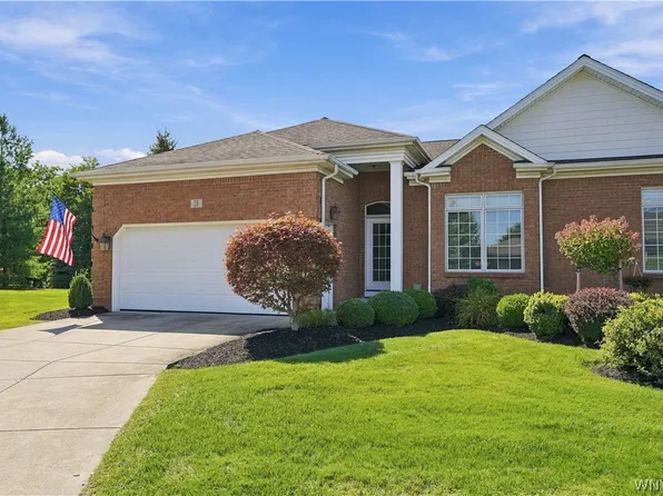 28 Saint Charles Ct, Williamsville, NY 14221