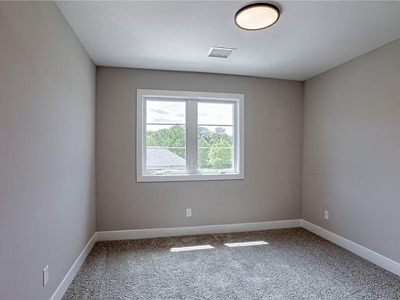 4th image of 1829 Meadow Ln