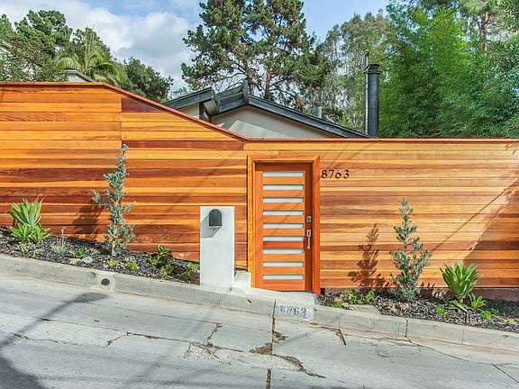 3rd image of 8763 Lookout Mountain Ave