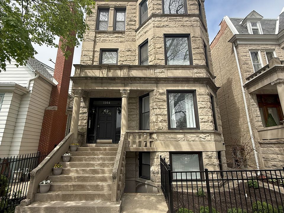 1st image of 1104 W Oakdale Ave APT 3