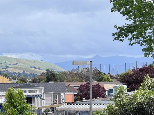 23 Raintree Ct APT 15, Hayward, CA 94544